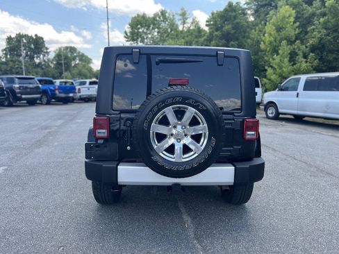 Used 2015 Jeep Wrangler Sahara w/ Connectivity Group AWD/4WD image 5