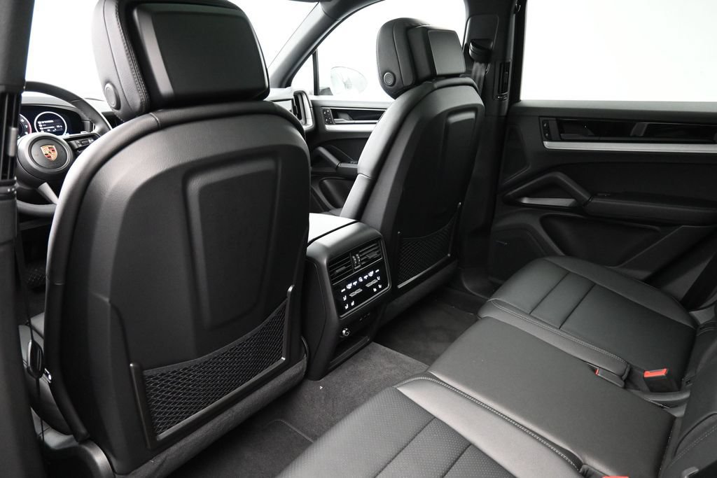 Certified 2026 Porsche Cayenne E-Hybrid AWD/4WD image 8