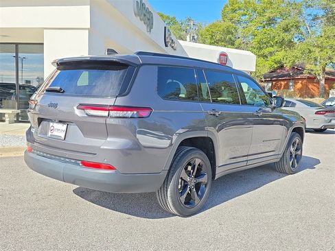 Used 2021 Jeep Grand Cherokee L Laredo image 5