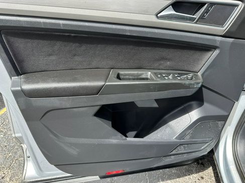 Used 2018 Volkswagen Atlas Launch Edition FWD image 9