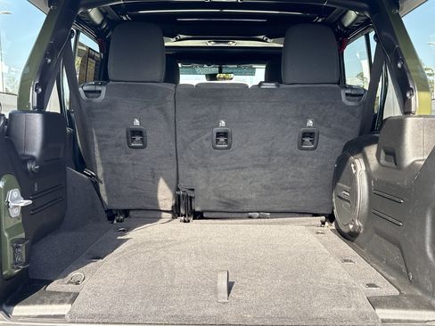 Used 2021 Jeep Wrangler Unlimited Rubicon image 32