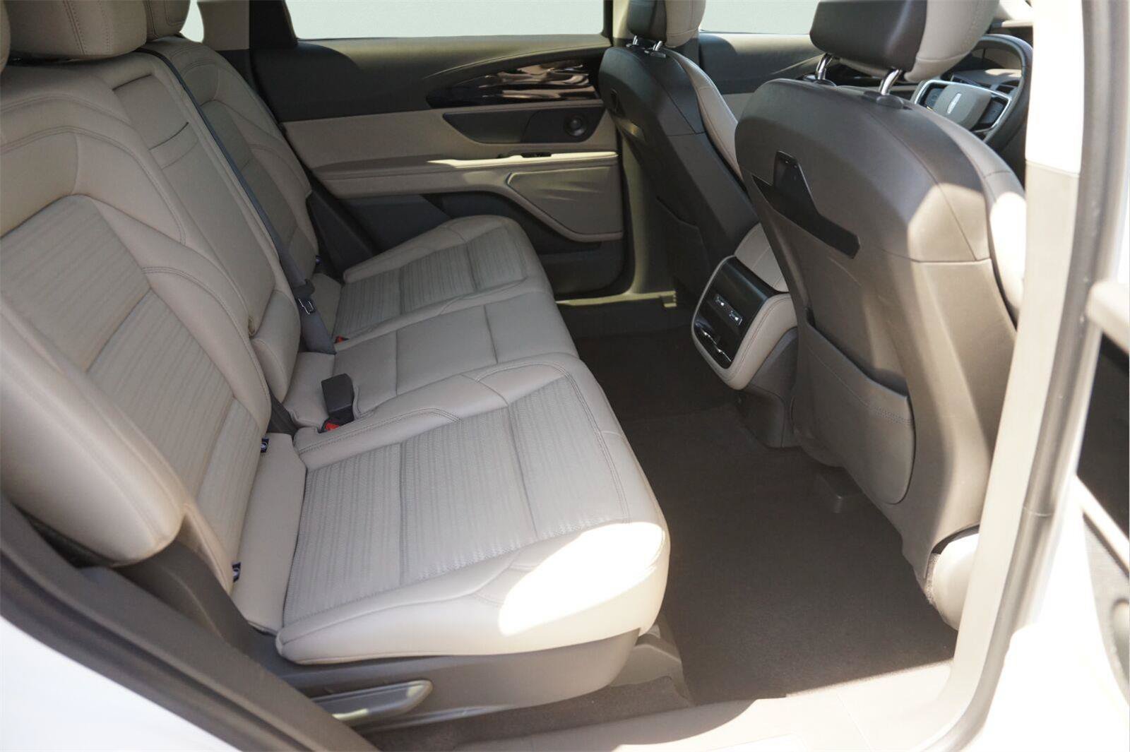 Used 2025 Lincoln Nautilus Reserve AWD/4WD image 16