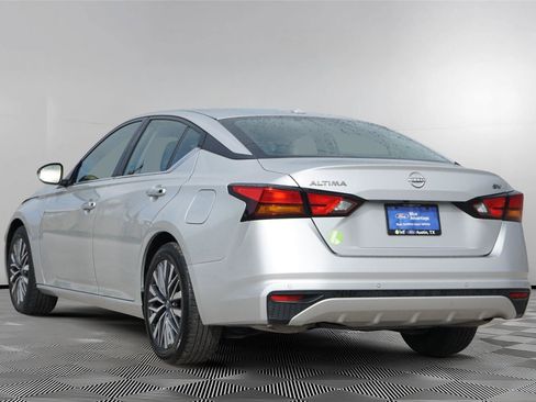 Used 2024 Nissan Altima 2.5 SV FWD image 6
