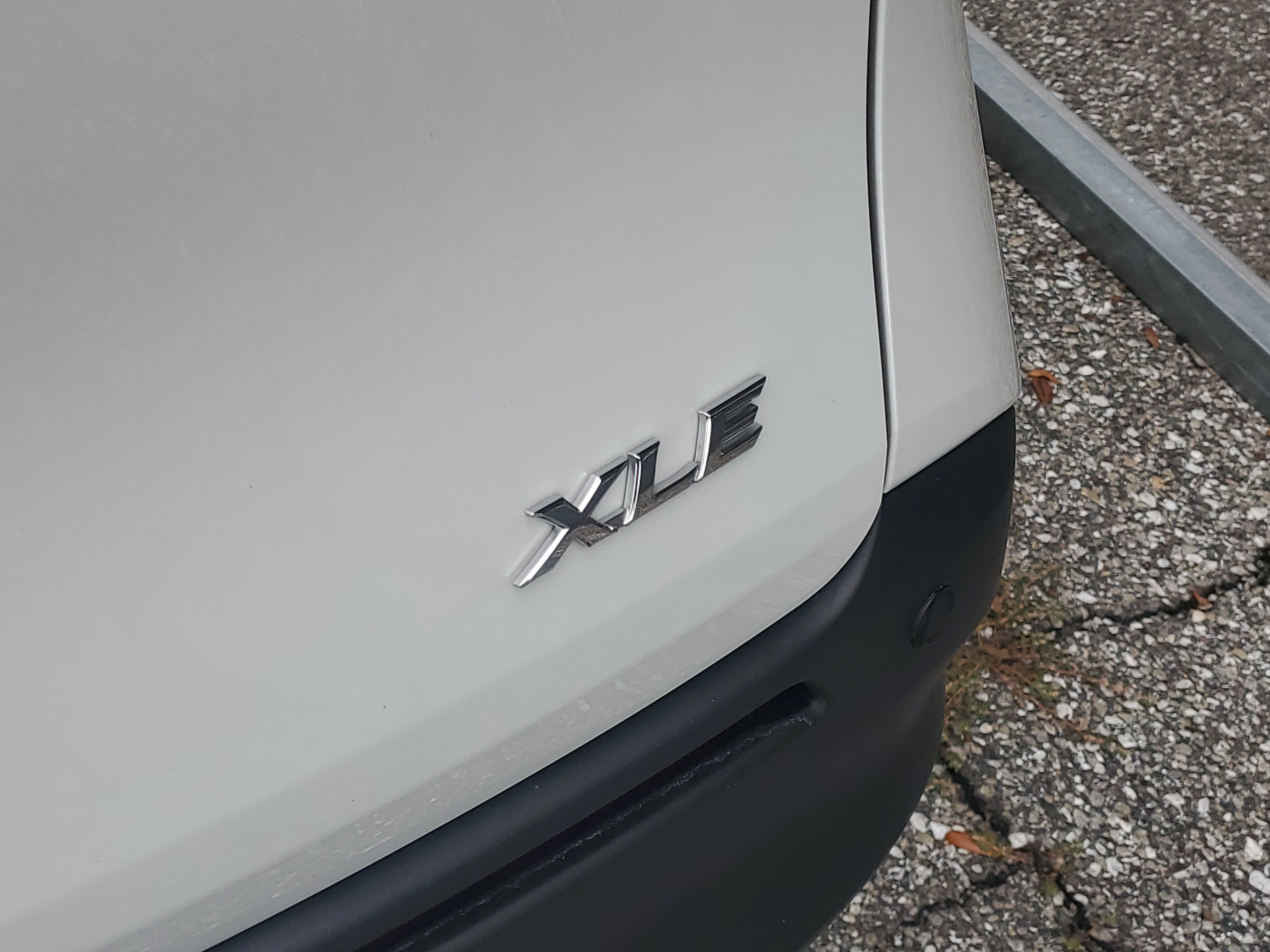 Used 2025 Toyota Sienna XLE FWD image 6
