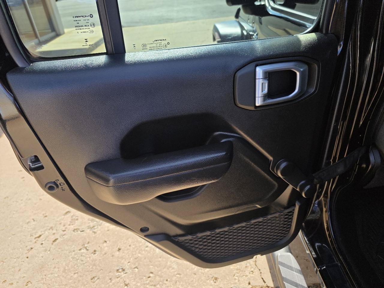 Used 2024 Jeep Gladiator Sport AWD/4WD image 23