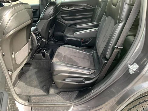 Used 2023 Jeep Grand Cherokee L Laredo image 40