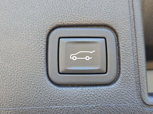 Certified 2023 GMC Terrain SLE w/ Driver Convenience Package image 6