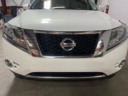 Used 2014 Nissan Pathfinder SL w/ SL Tech Package AWD/4WD image 8
