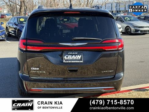 Used 2023 Chrysler Pacifica Limited image 6