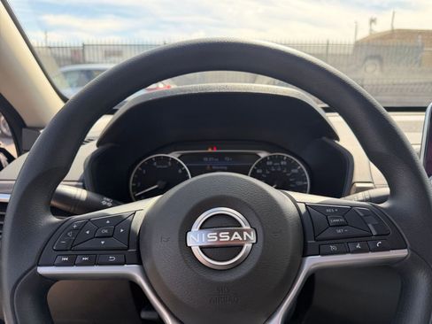 Used 2025 Nissan Altima 2.5 SV FWD image 28