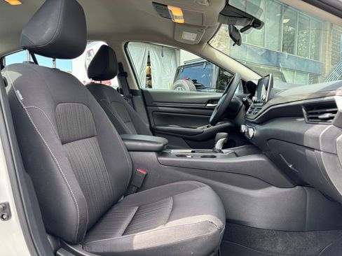 Used 2025 Nissan Altima 2.5 SV FWD image 37