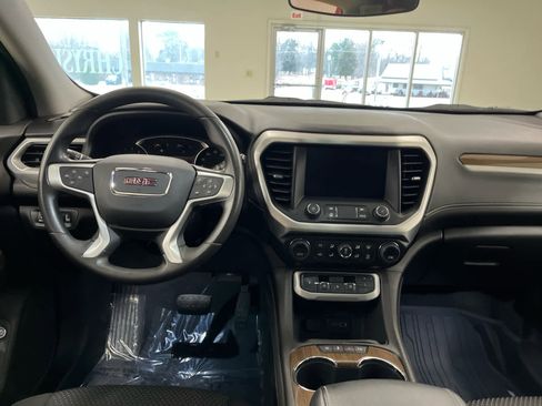 Used 2023 GMC Acadia SLE w/ Driver Convenience Package image 16