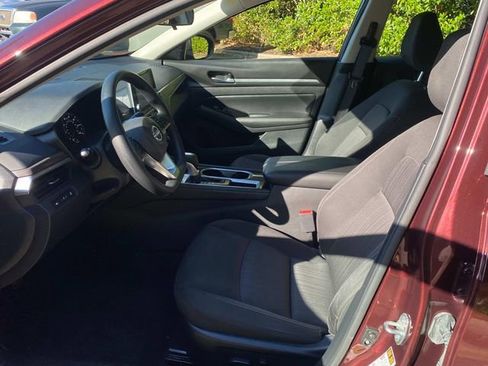 Used 2023 Nissan Altima 2.5 SV FWD image 11