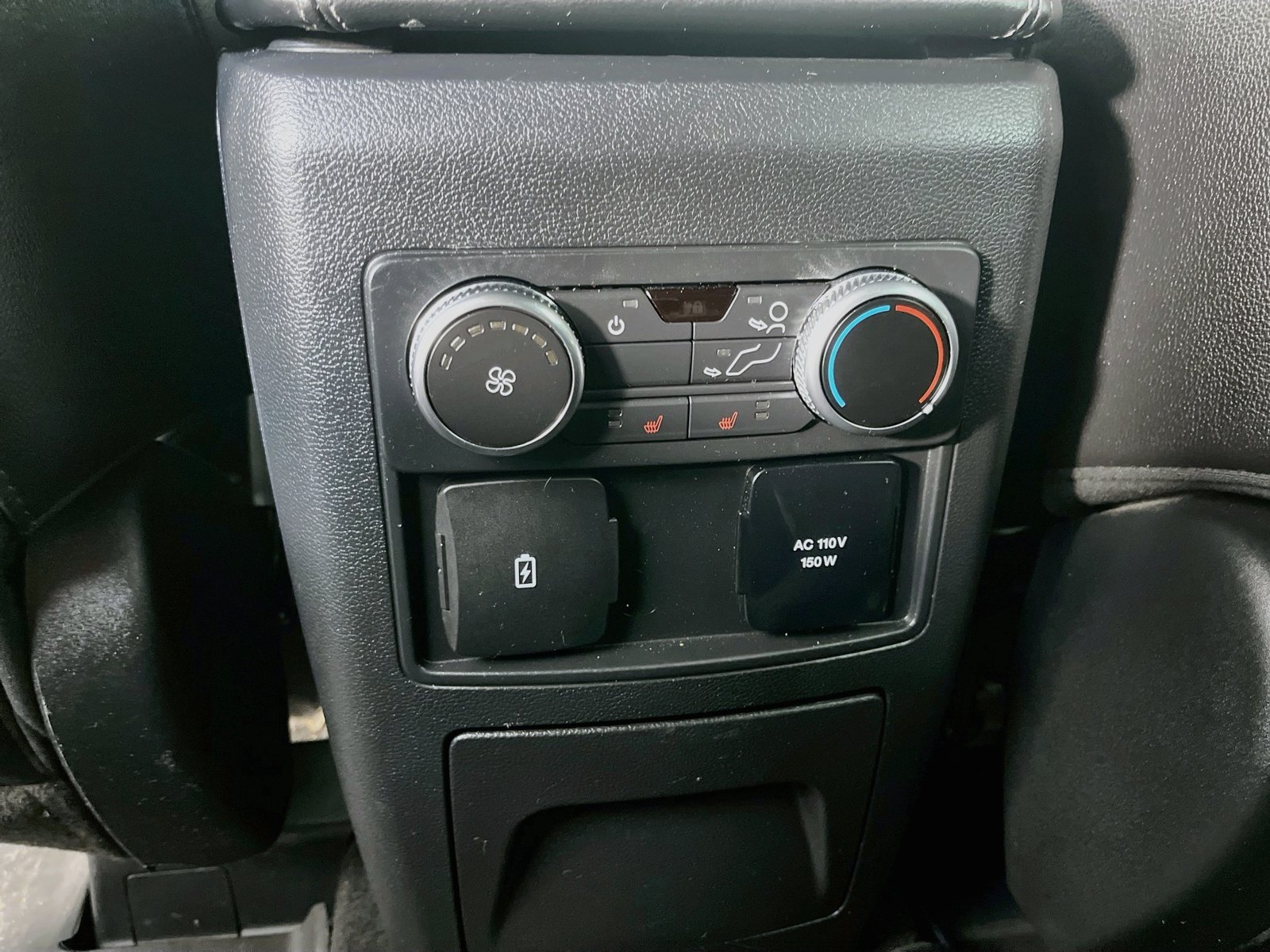 Used 2023 Ford Explorer Limited w/ Equipment Group 301A RWD image 34