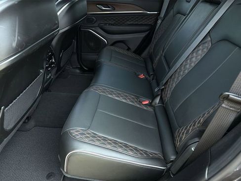 Used 2025 Jeep Grand Cherokee Summit image 21