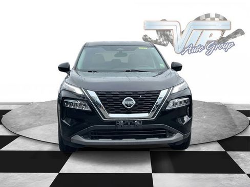 Used 2021 Nissan Rogue SV image 2