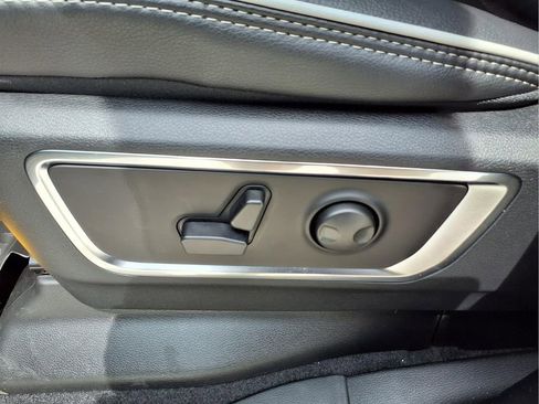 New 2026 RAM 1500 Laramie AWD/4WD image 17