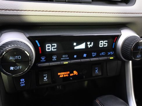 Used 2019 Toyota RAV4 XLE Premium w/ Cold Weather Package AWD/4WD image 31