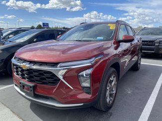 Used 2025 Chevrolet Trax LT w/ Driver Confidence Package FWD video 2