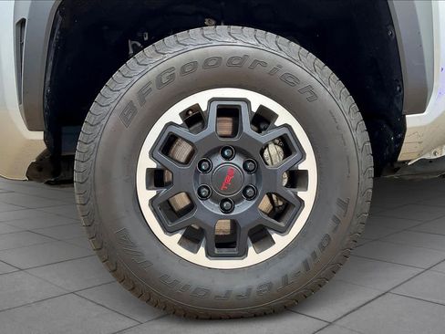Used 2024 Toyota Tacoma TRD Off-Road image 11