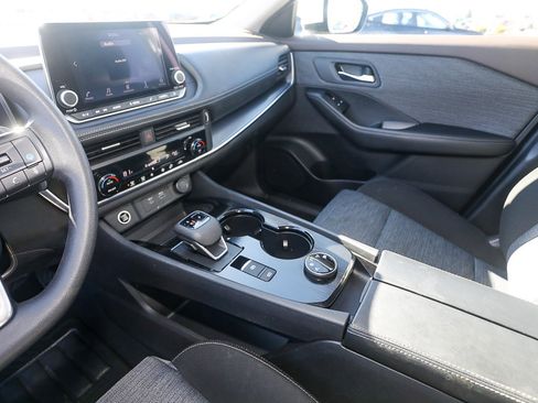 Used 2023 Nissan Rogue SV image 18