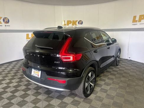 Used 2025 Volvo XC40 B5 Plus AWD/4WD image 3