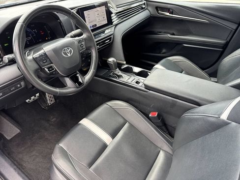 Used 2025 Toyota Camry SE FWD image 10