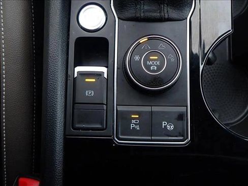 Used 2020 Volkswagen Atlas Cross Sport SEL Premium R-Line image 25