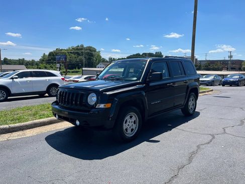 Used 2016 Jeep Patriot Sport AWD/4WD image 3