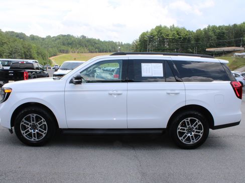 Used 2025 Ford Expedition Active AWD/4WD image 6