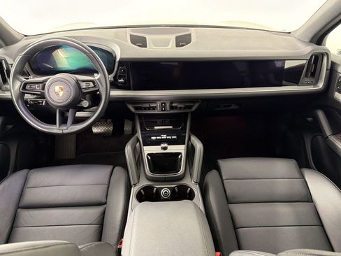 Certified 2024 Porsche Cayenne AWD/4WD image 16