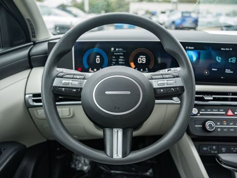 Certified 2025 Hyundai Tucson SE image 24