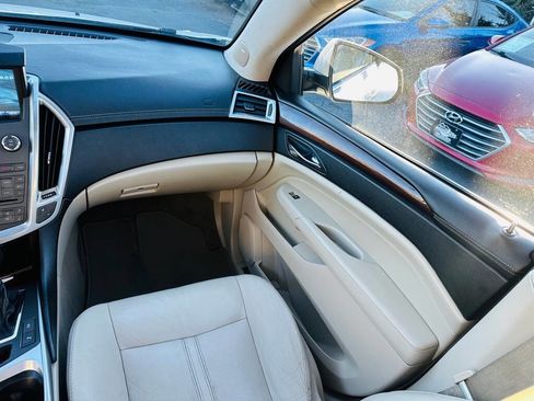 Used 2011 Cadillac SRX Luxury image 16