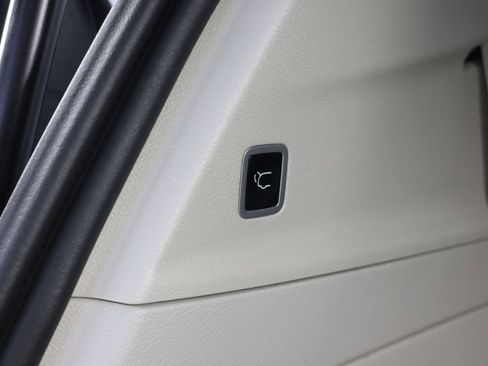 Used 2024 Chrysler Pacifica Touring-L FWD image 42