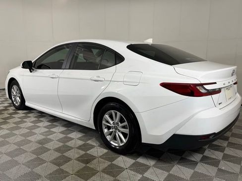 Used 2025 Toyota Camry LE image 6