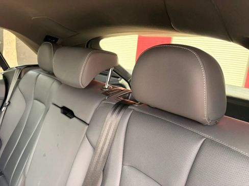 Used 2019 Audi Q8 Premium Plus w/ Premium Plus AWD/4WD image 24
