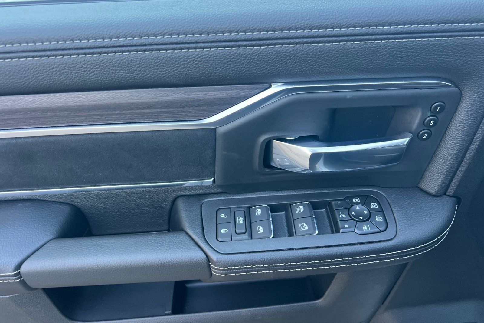 New 2027 RAM 3500 Laramie AWD/4WD image 10