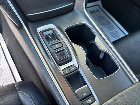 Used 2018 Honda Accord Sport image 18