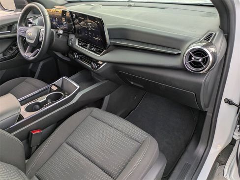 Used 2025 Chevrolet Equinox LT image 30