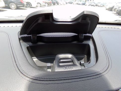 Used 2019 Jeep Cherokee Limited image 57