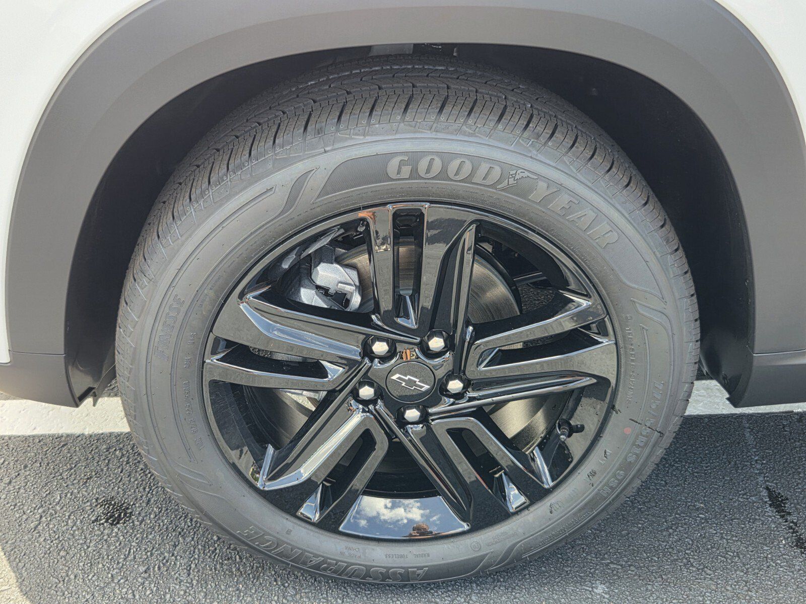 New 2026 Chevrolet Trax ACTIV w/ Sunroof Package FWD image 4