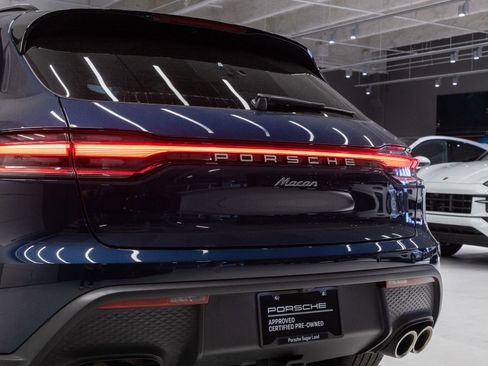 Certified 2023 Porsche Macan AWD/4WD image 31