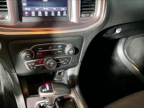Used 2019 Dodge Charger SXT RWD image 25