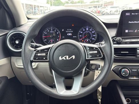Used 2022 Kia Forte LXS w/ LXS Technology Package FWD image 18