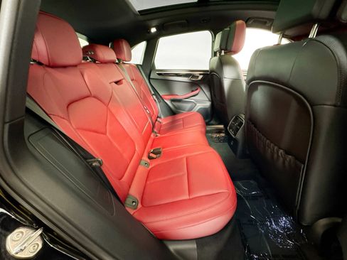 Certified 2025 Porsche Macan image 23