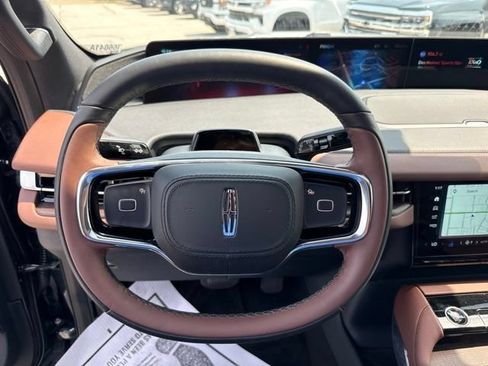 Certified 2026 Lincoln Navigator Reserve AWD/4WD image 30