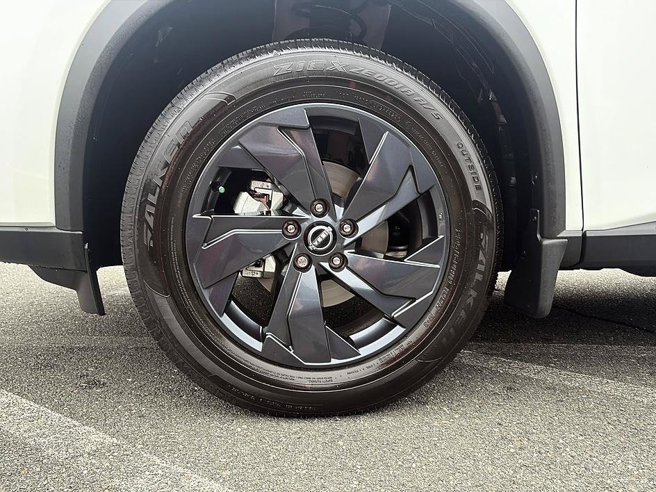Certified 2026 Nissan Rogue SV FWD image 9