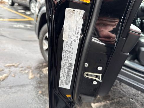 Used 2018 Jeep Cherokee Trailhawk image 16