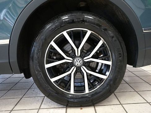 Used 2021 Volkswagen Tiguan SE w/ Panoramic Sunroof Package image 54