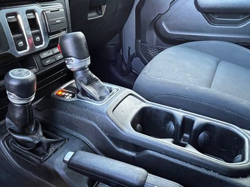 Used 2022 Jeep Wrangler Sport AWD/4WD image 17